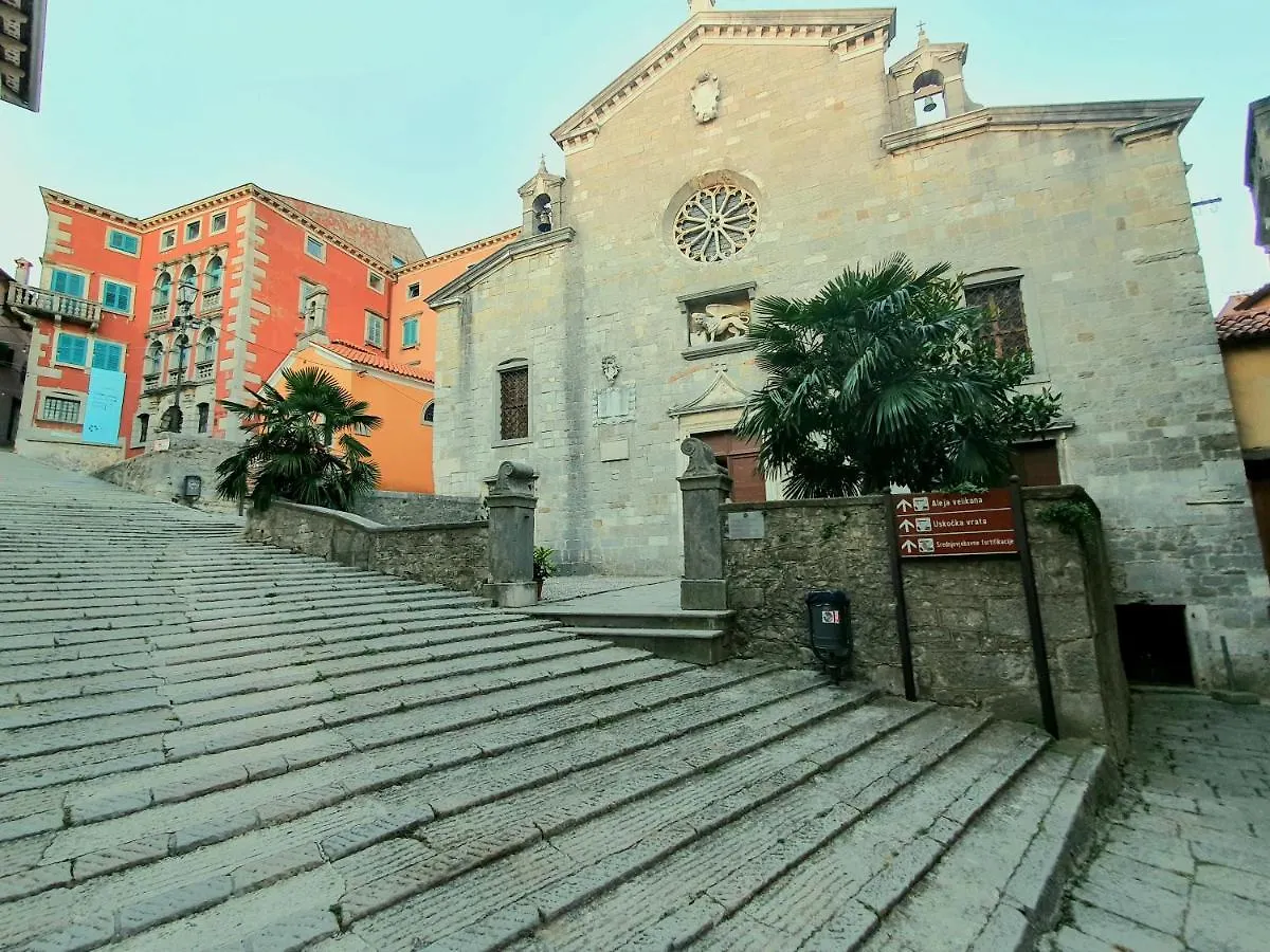 Cozy Studio Apartment Leprin In Labin Old Town